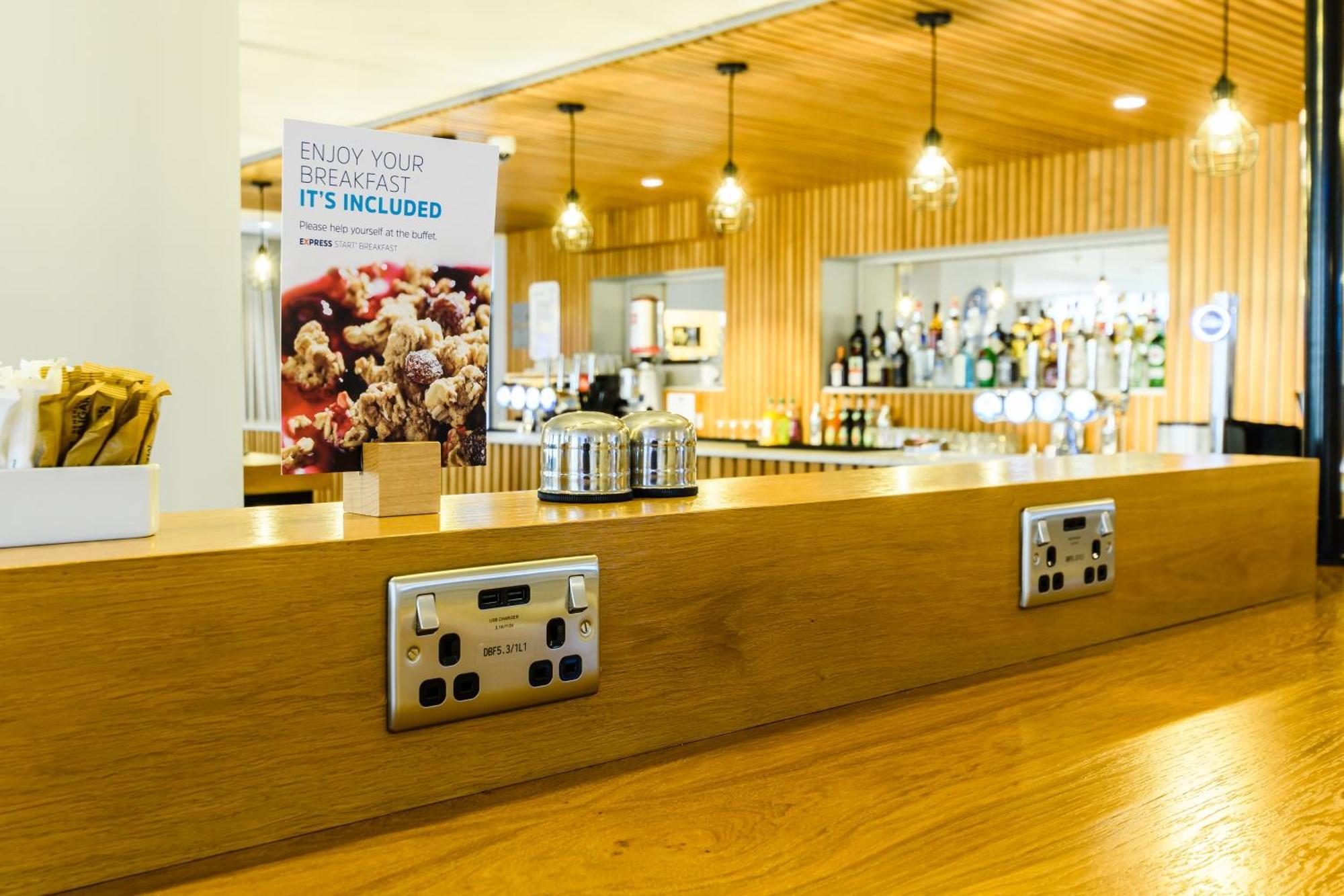 Holiday Inn Express - Wigan By Ihg Extérieur photo