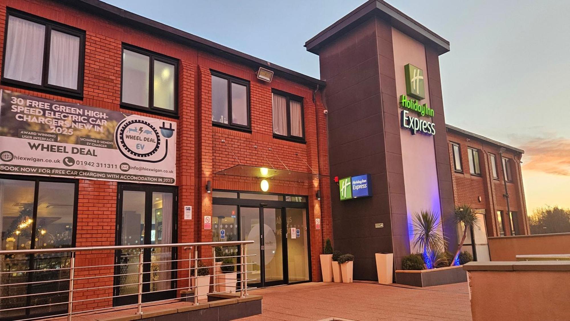 Holiday Inn Express - Wigan By Ihg Extérieur photo