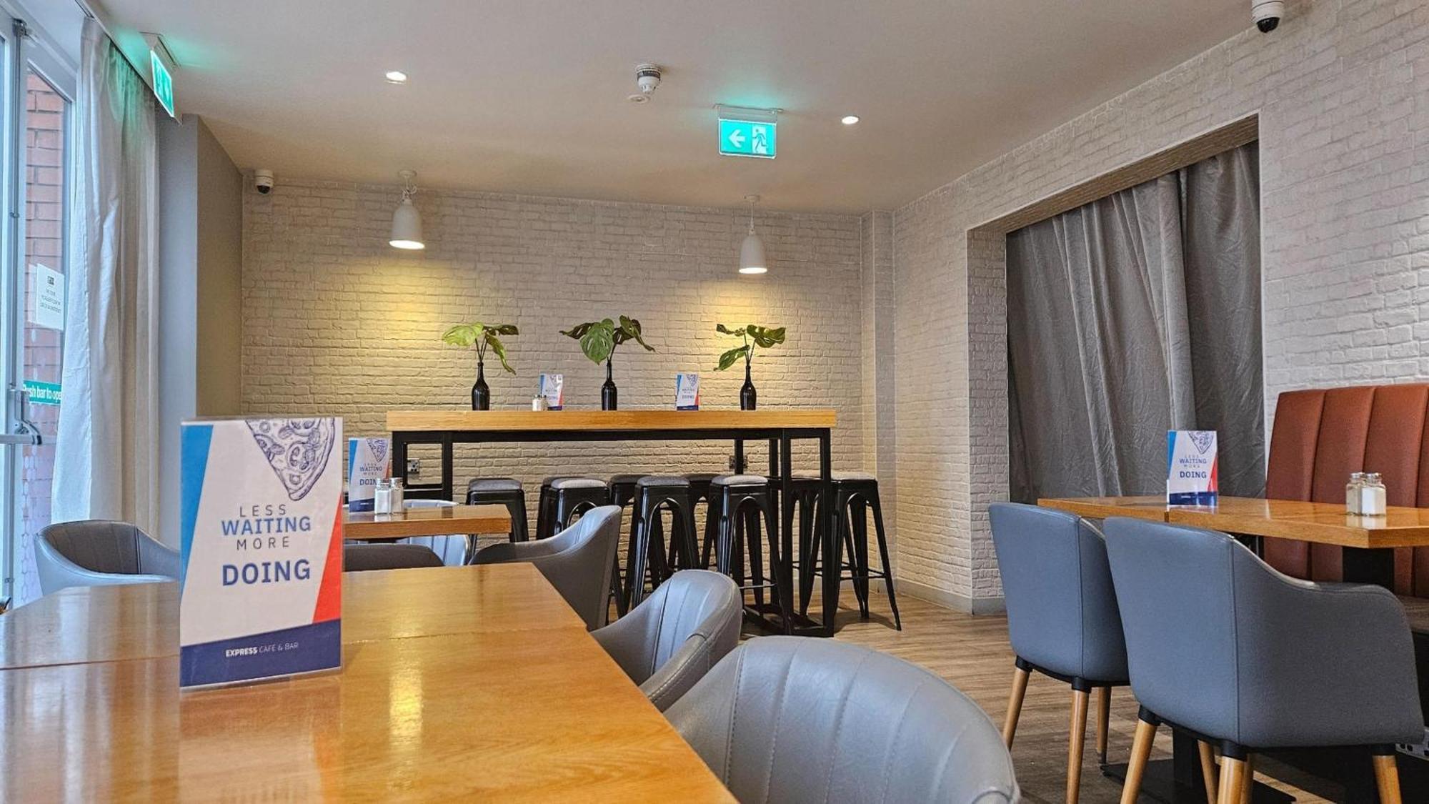 Holiday Inn Express - Wigan By Ihg Extérieur photo